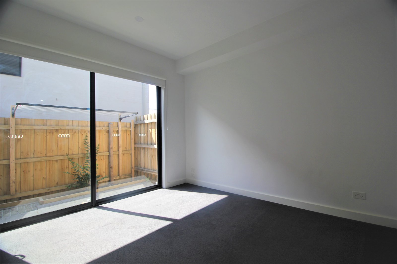 Gallery: 9/8 Salmon Street