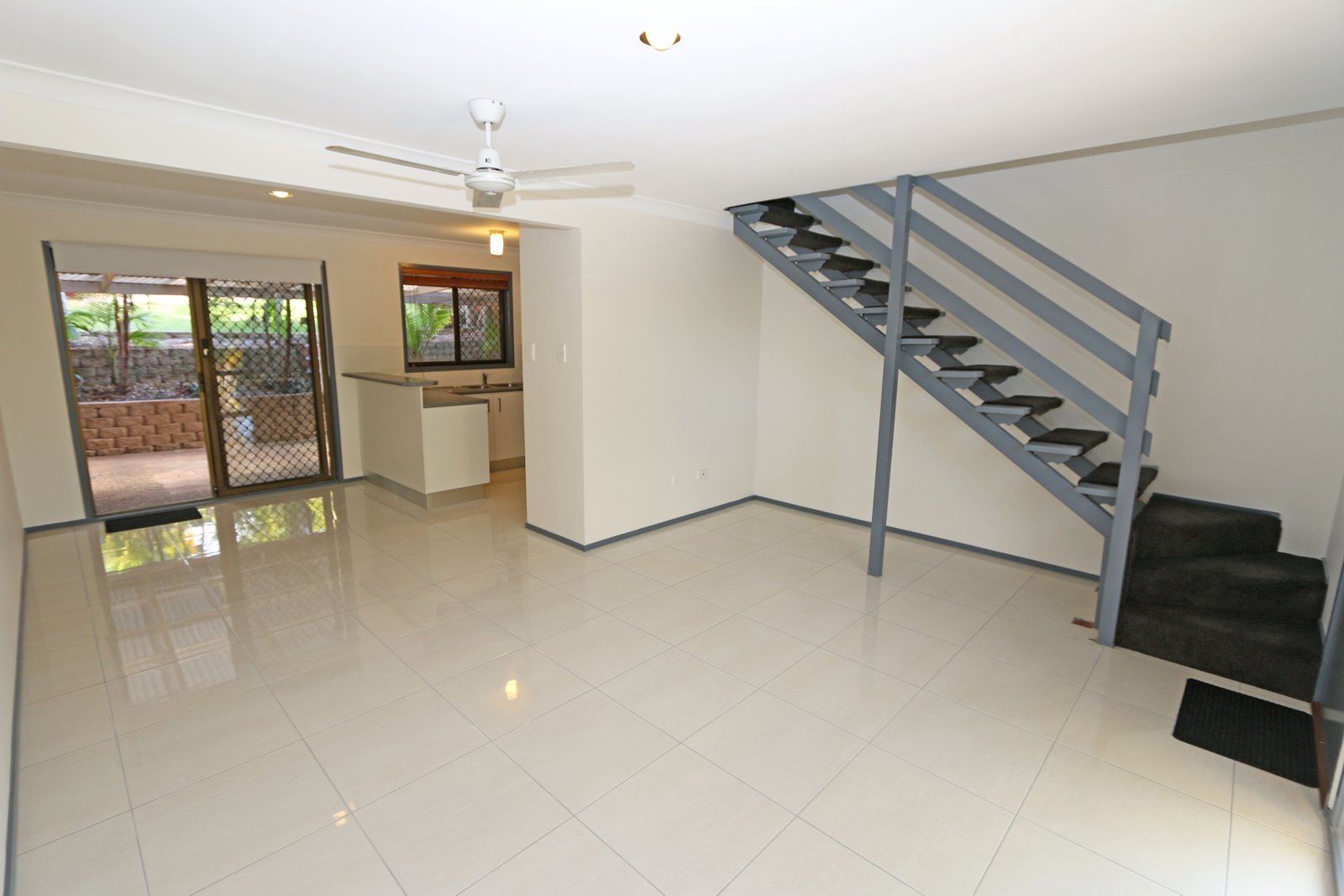 9/8 Sara Street ASHMORE 6