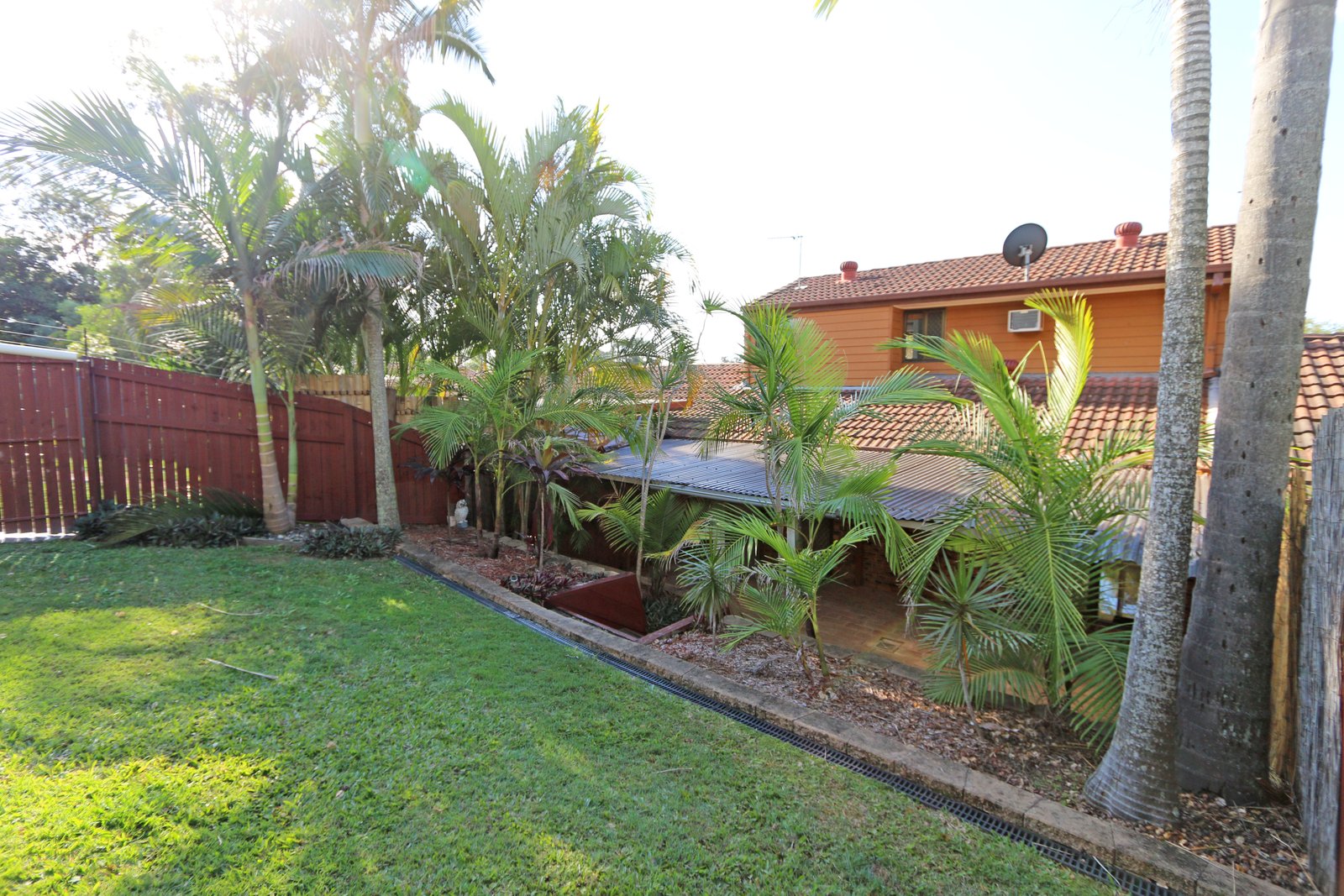 9/8 Sara Street ASHMORE 2