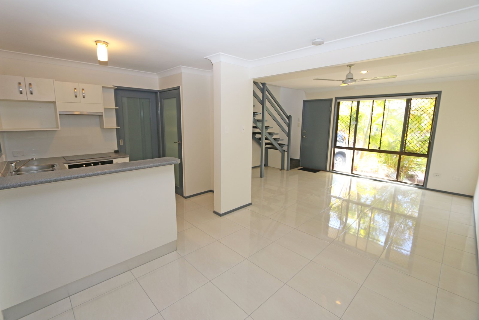 9/8 Sara Street ASHMORE 4