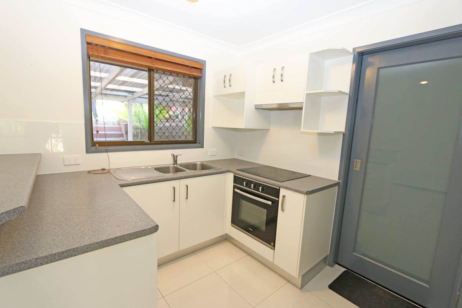 9/8 Sara Street ASHMORE 6