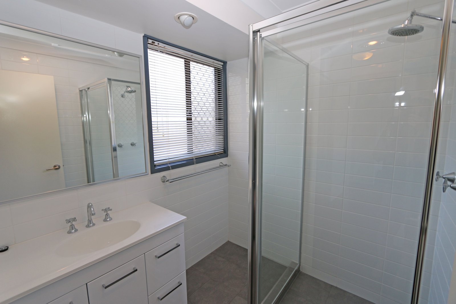 9/8 Sara Street ASHMORE 8
