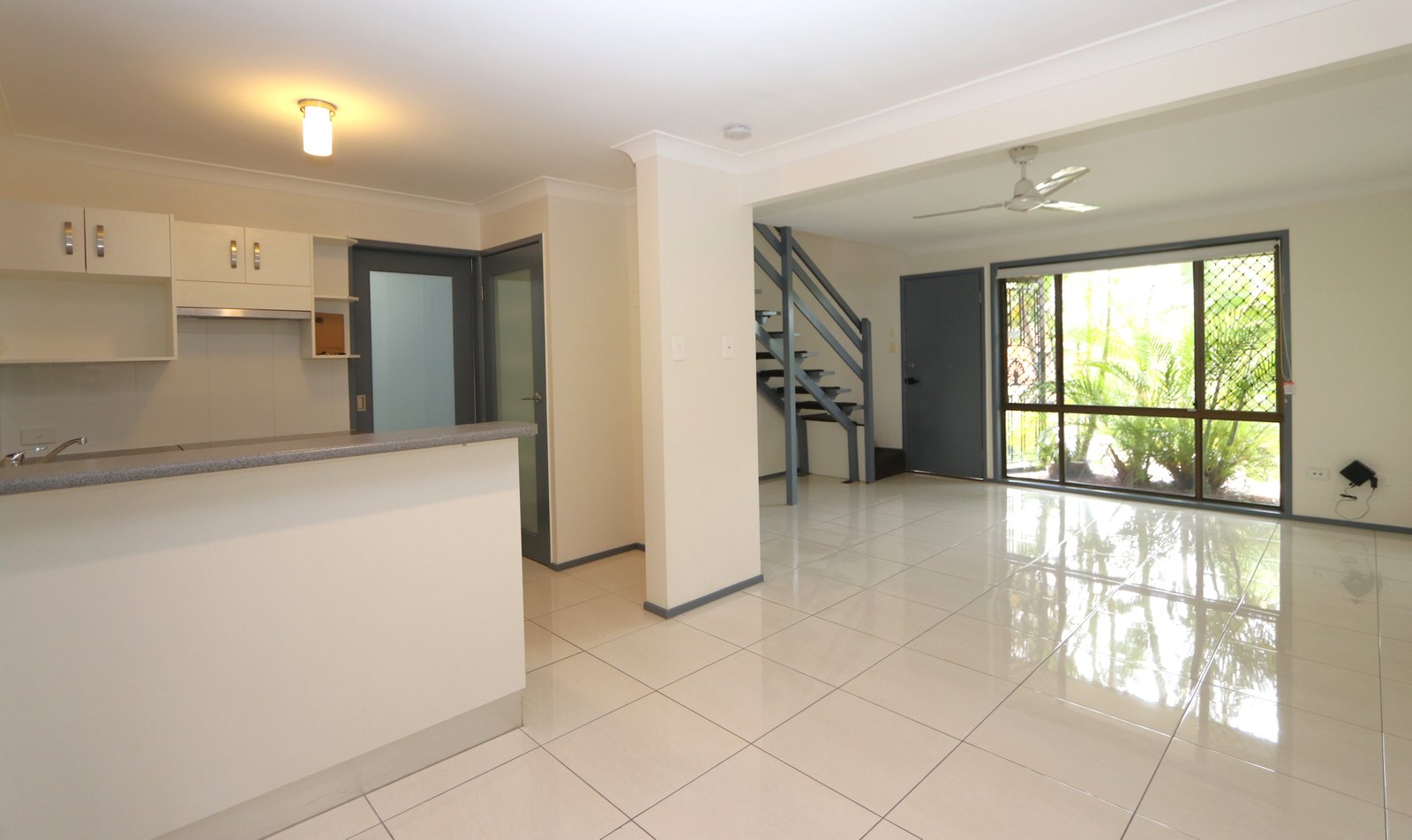9/8 Sara Street ASHMORE 4