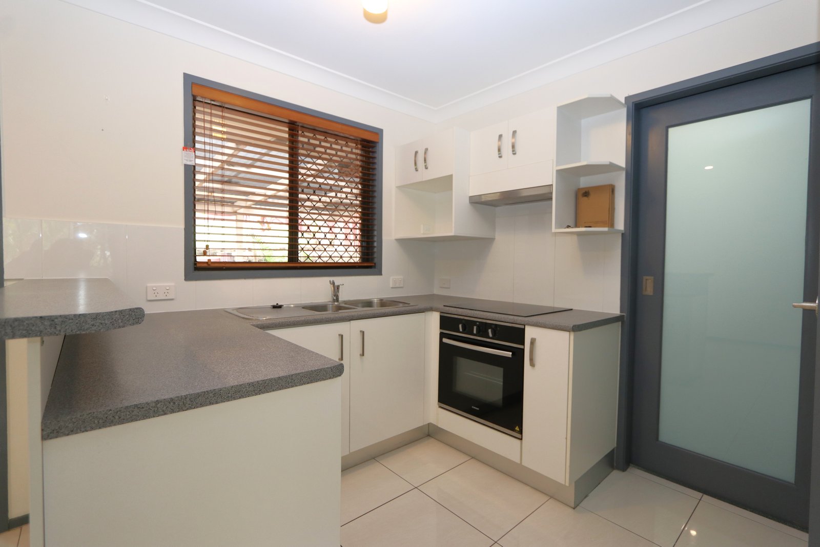 9/8 Sara Street ASHMORE 5
