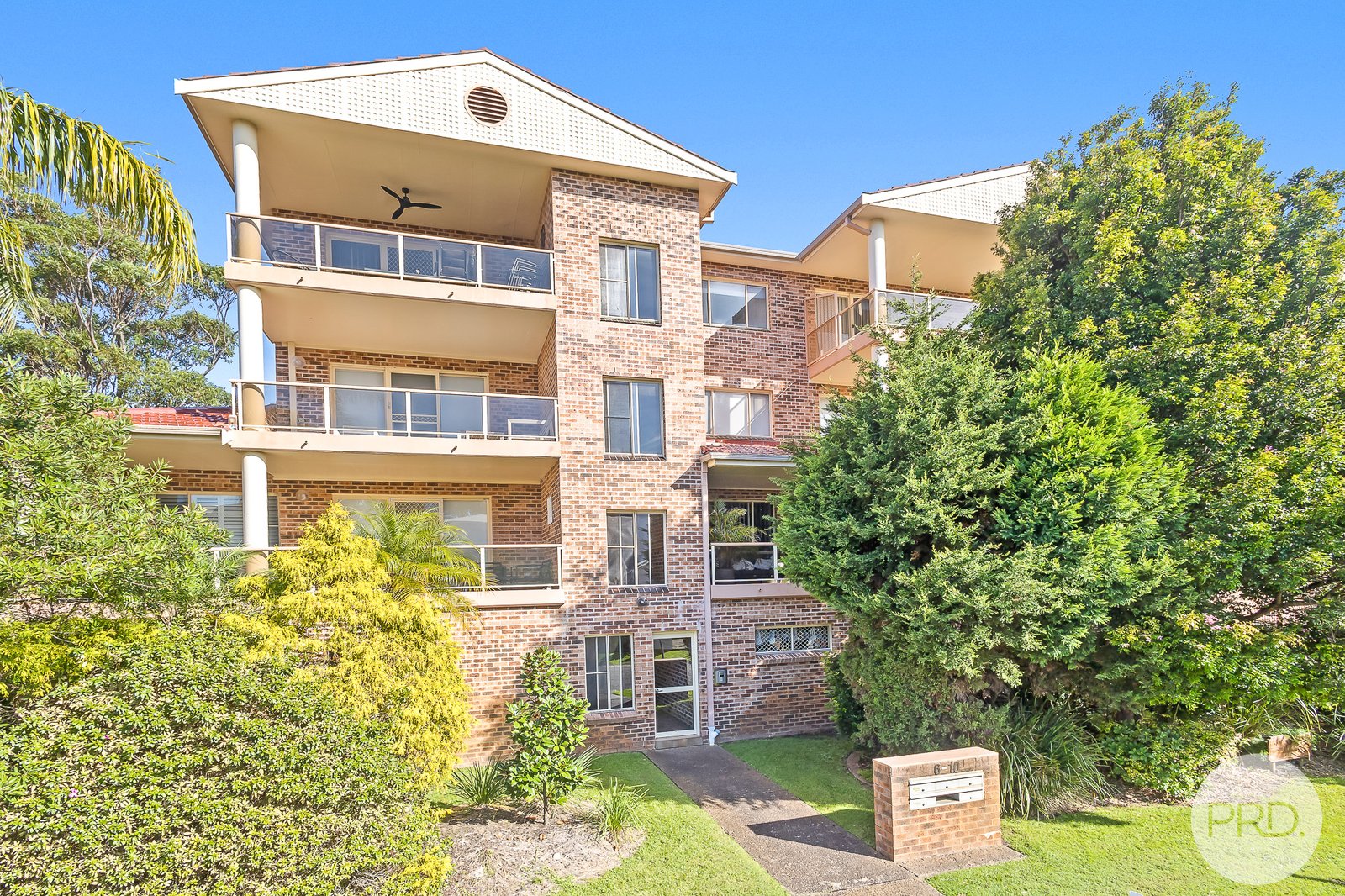 9/8 Weatherly Close NELSON BAY 3