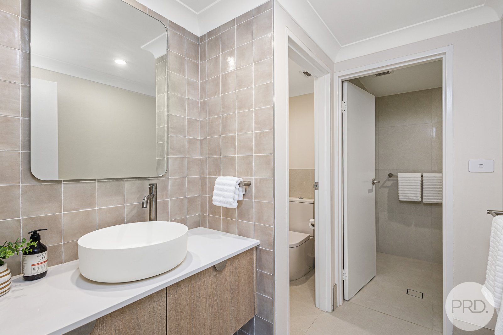 9/8 Weatherly Close NELSON BAY 14