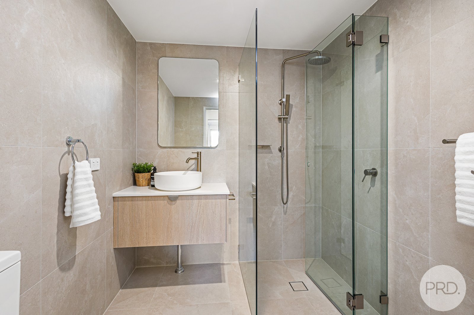 9/8 Weatherly Close NELSON BAY 16