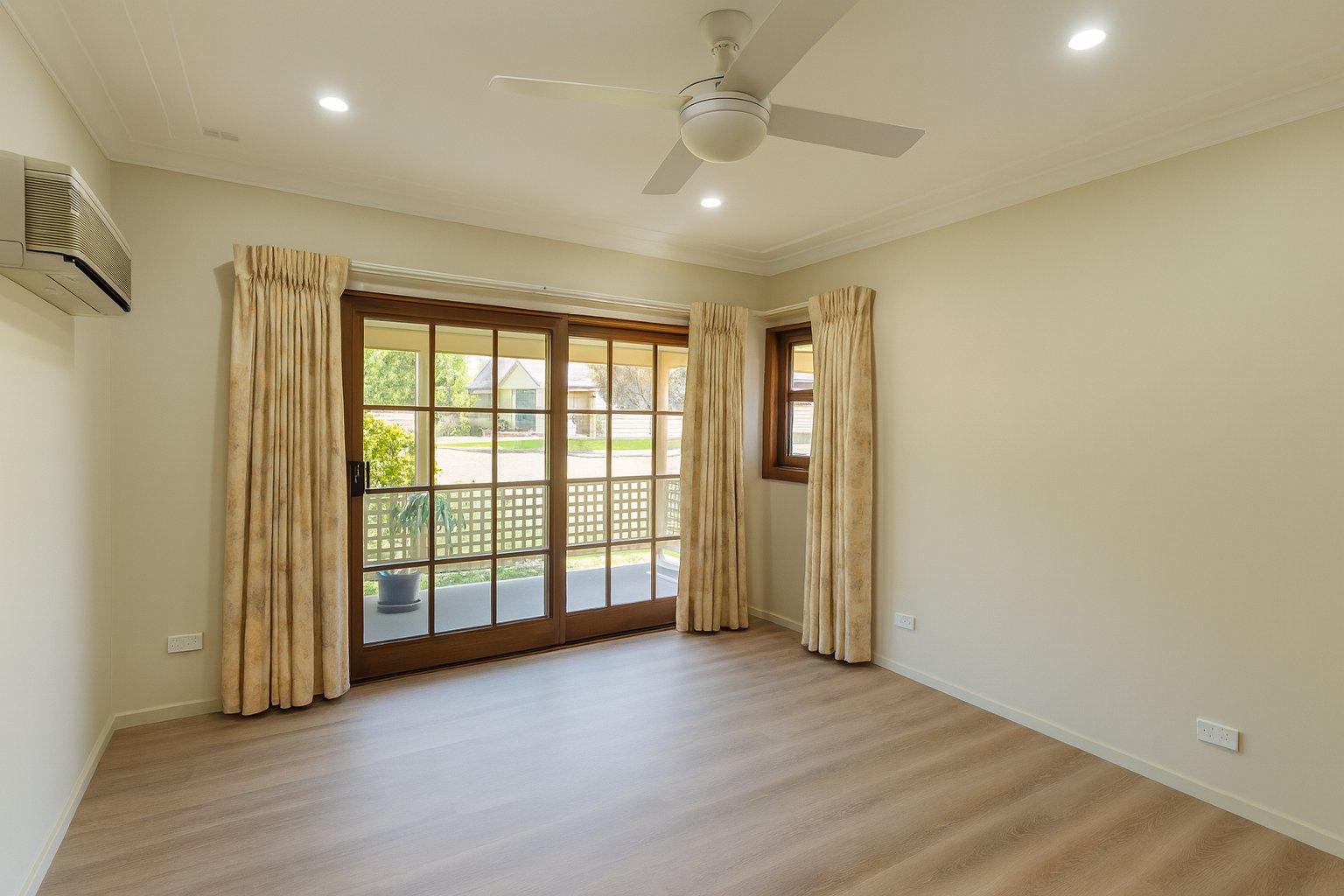 98 Webster Road LURNEA 4