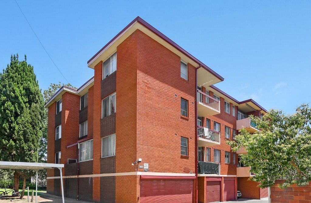 9/828 Canterbury Road ROSELANDS 1