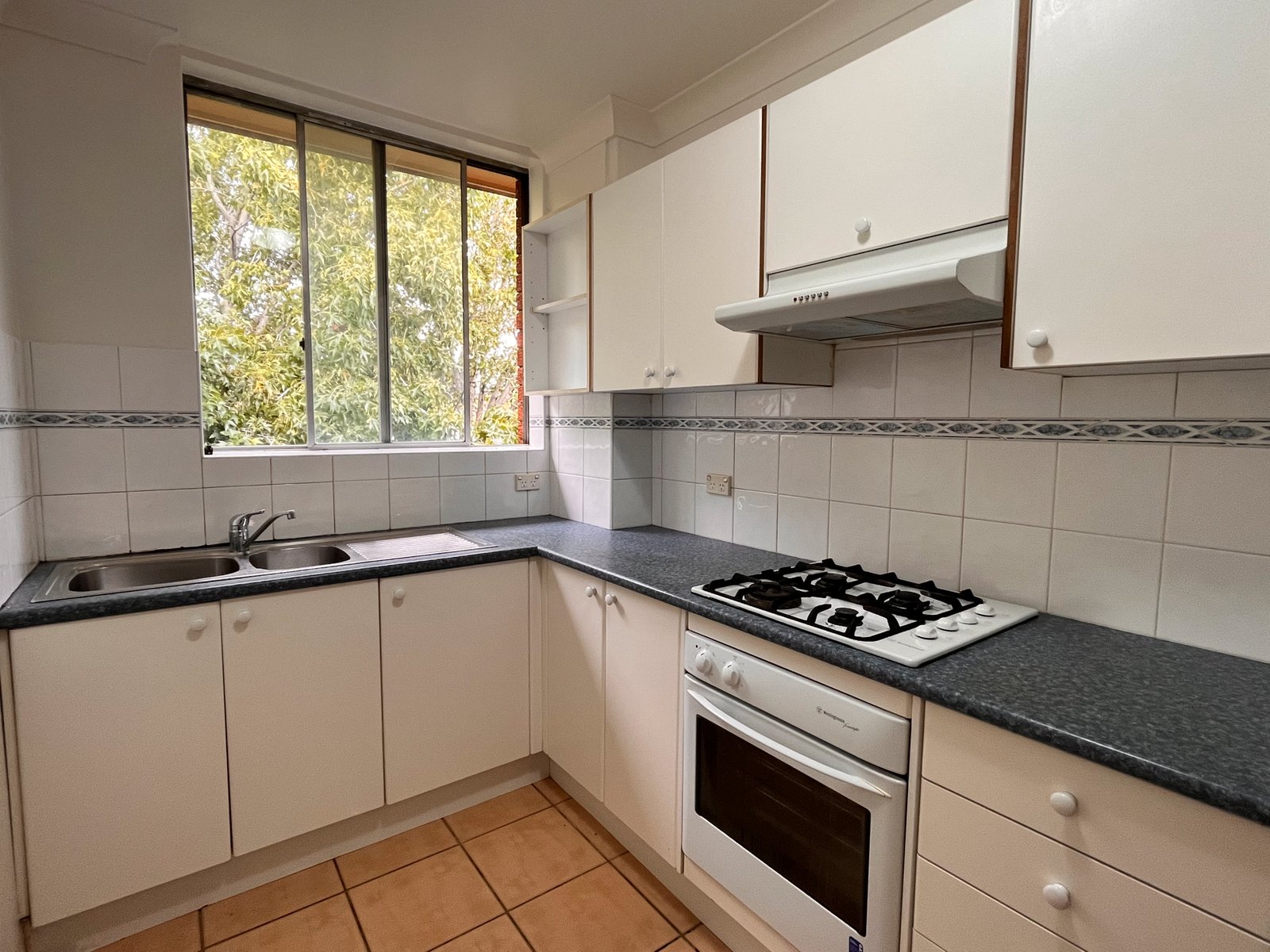 9/828 Canterbury Road ROSELANDS 2