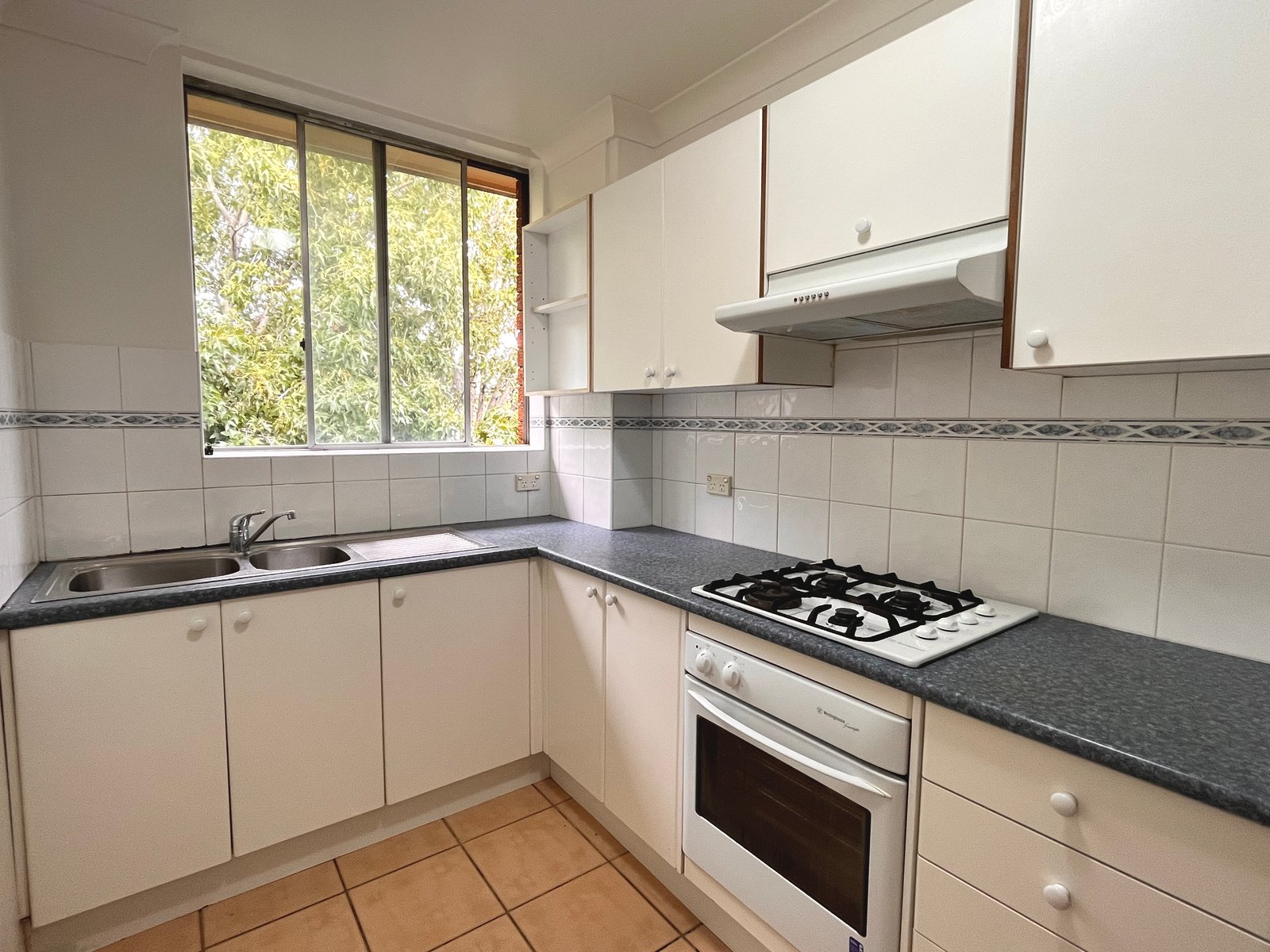 9/828 Canterbury Road ROSELANDS 5