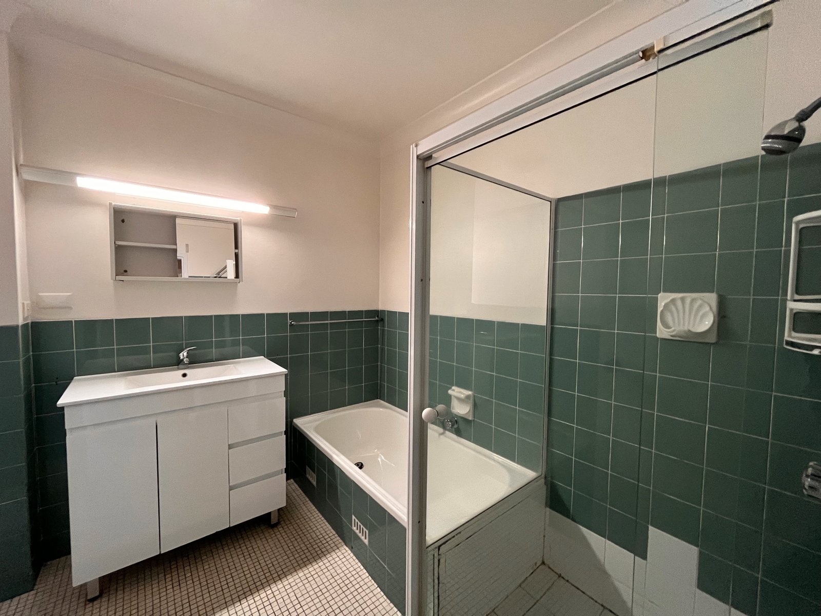 9/828 Canterbury Road ROSELANDS 6