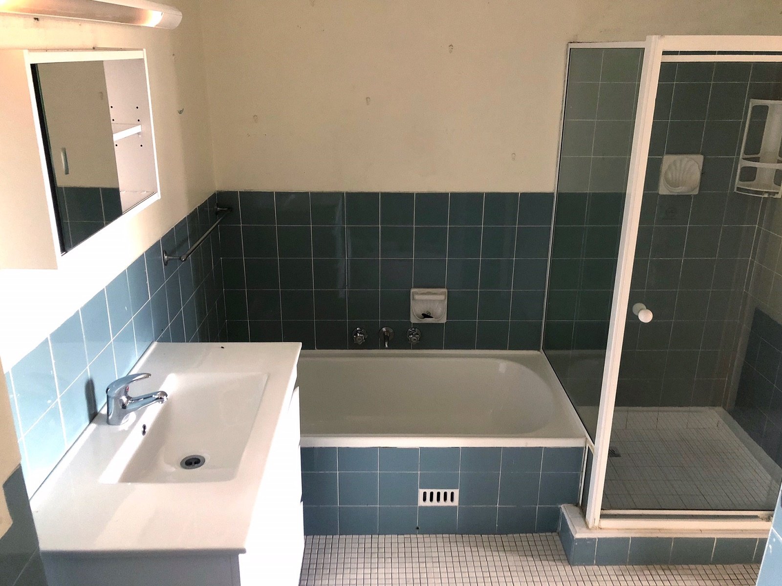 9/828 Canterbury Road ROSELANDS 4