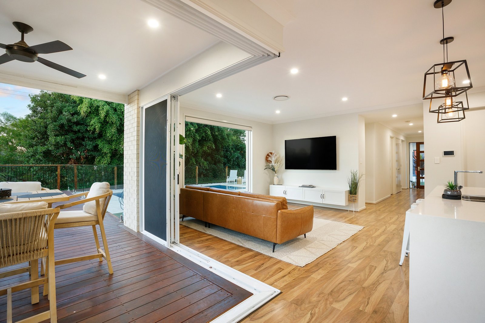 98A Alison Road CARRARA 6