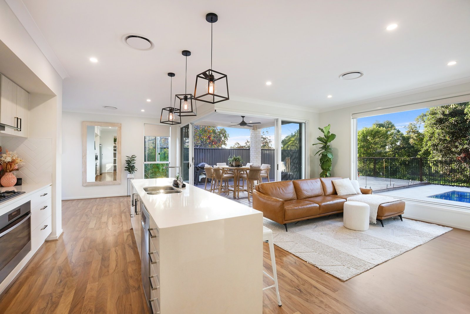 98A Alison Road CARRARA 8