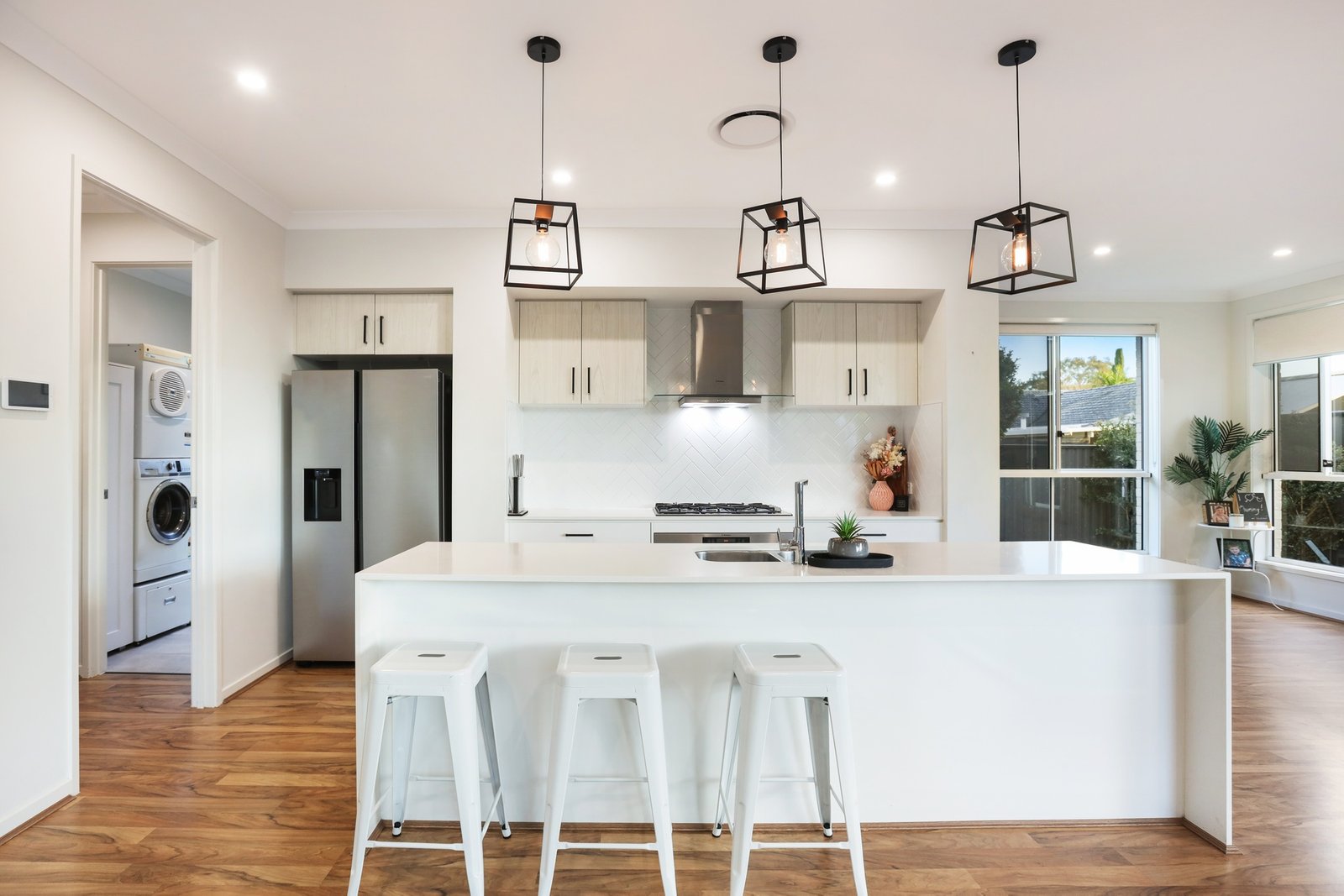 98A Alison Road CARRARA 9