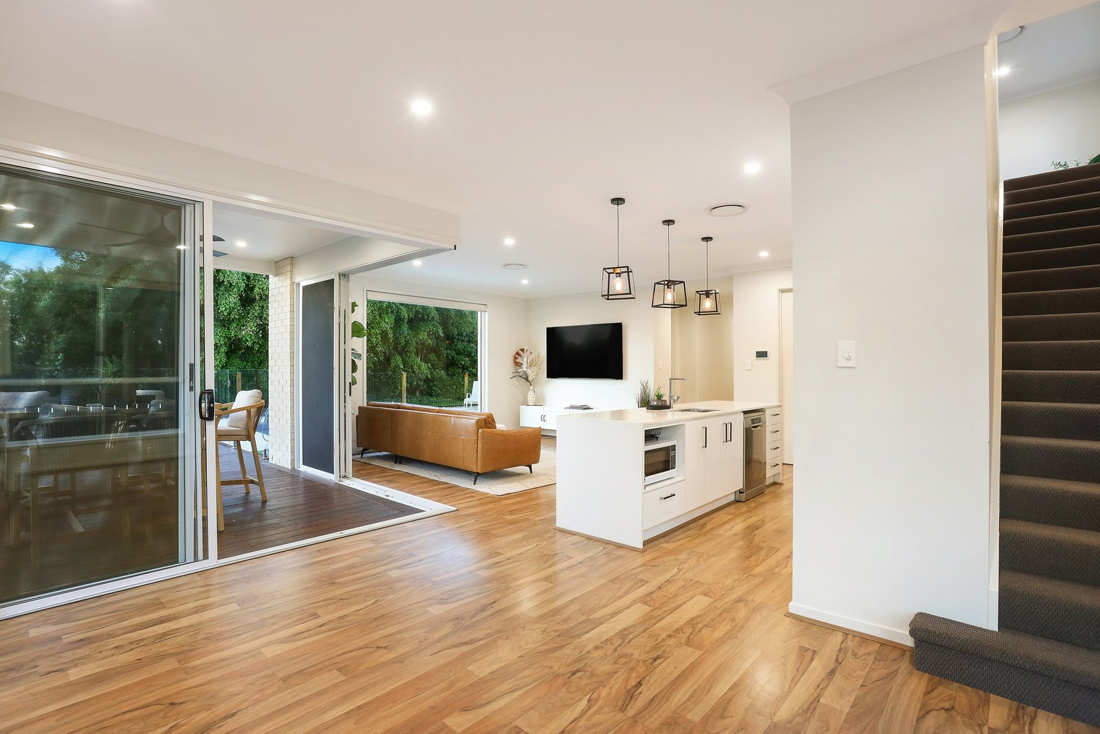 98A Alison Road CARRARA 13