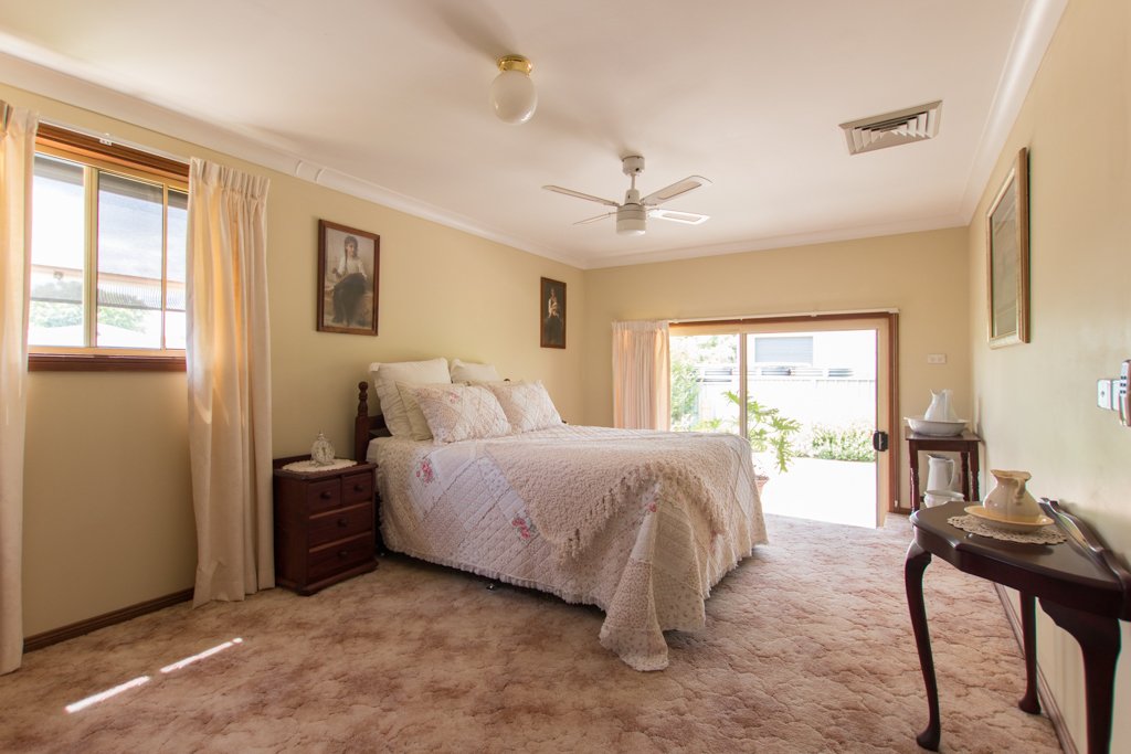 98A Russell Street TUMUT 6