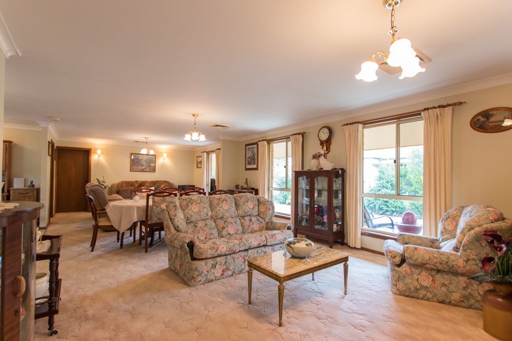 98A Russell Street TUMUT 10