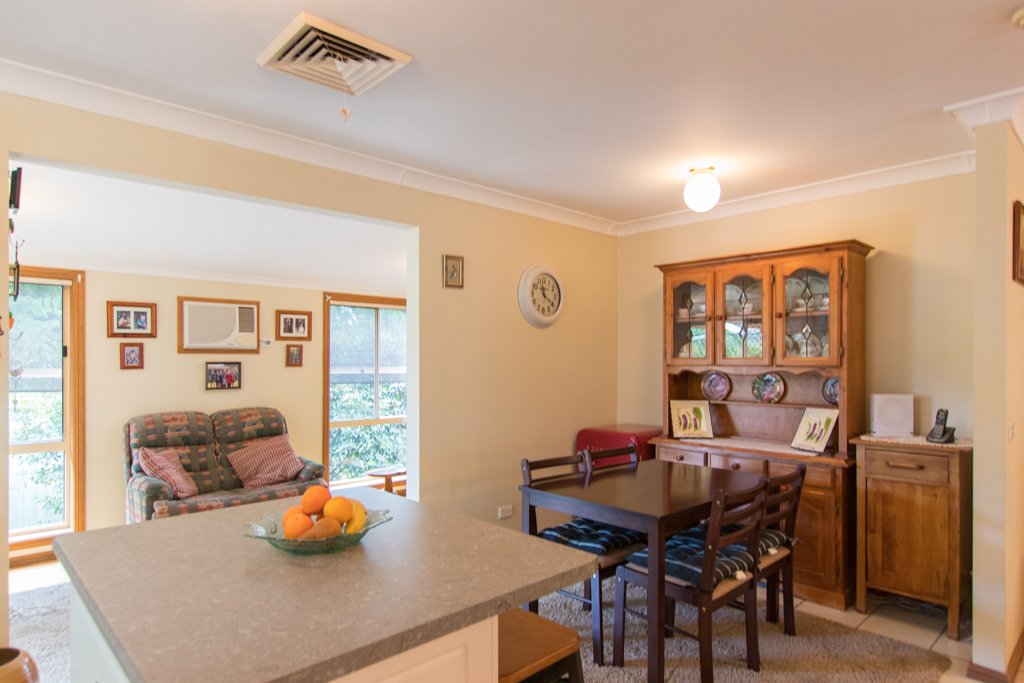 98A Russell Street TUMUT 11