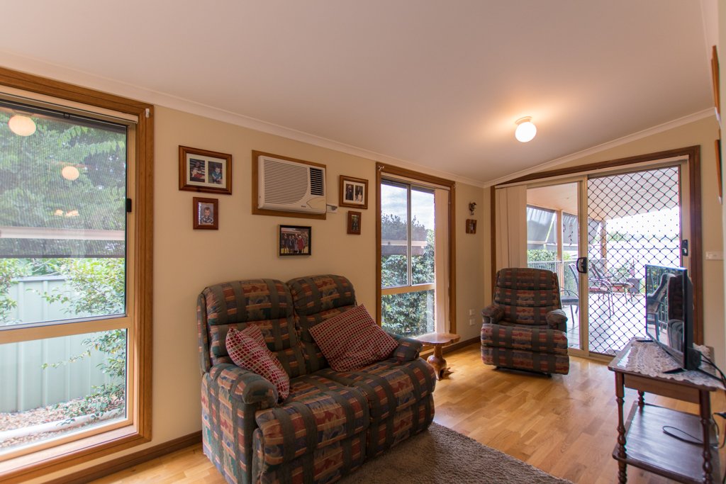 98A Russell Street TUMUT 12