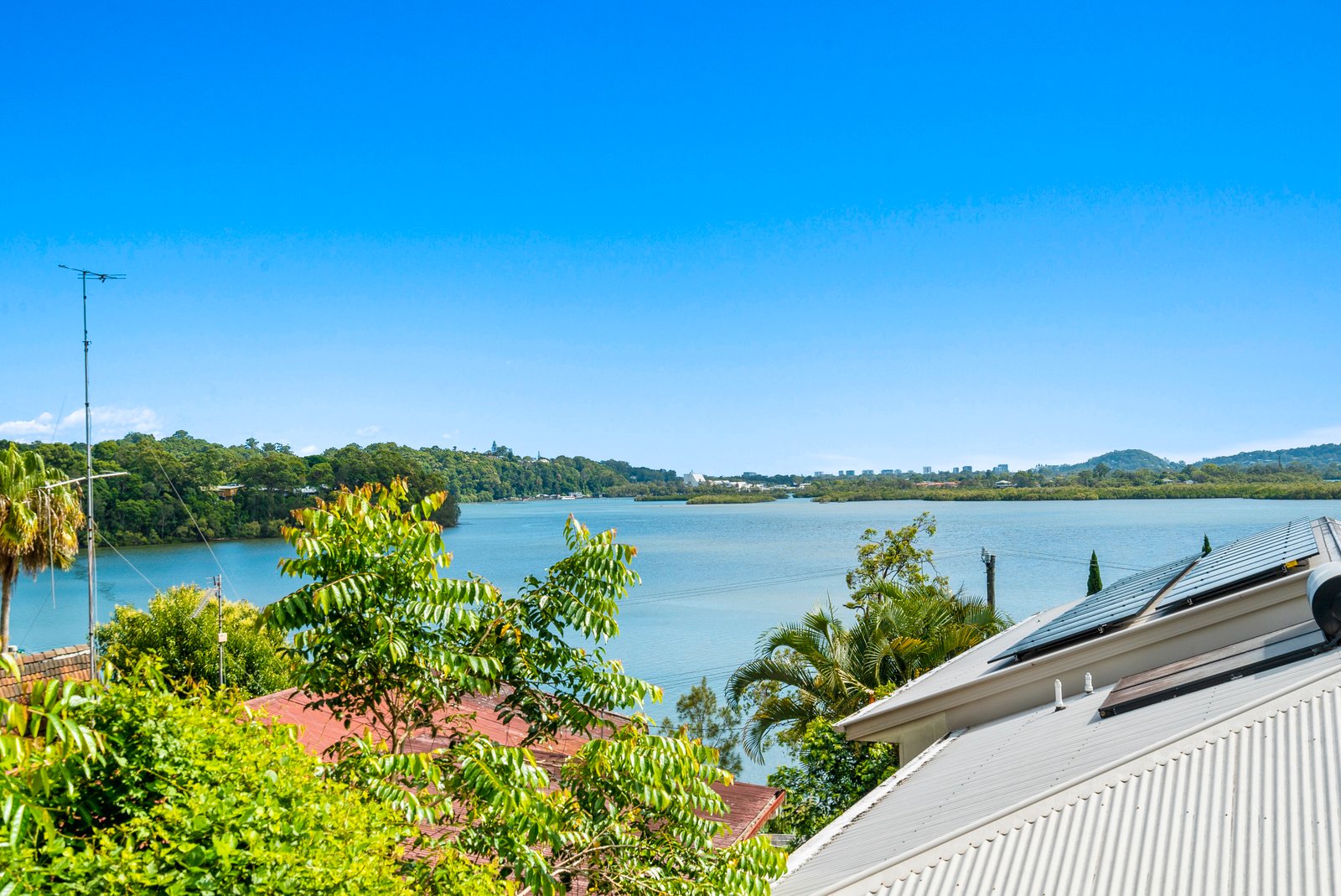 98B Broadwater Esplanade BILAMBIL HEIGHTS 2