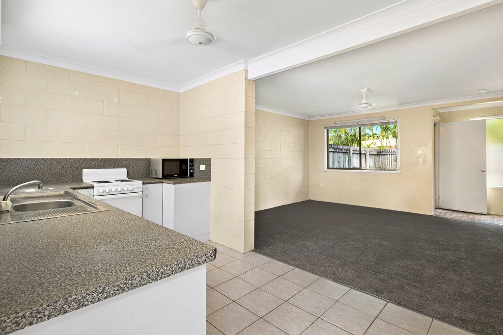 9/9 Salmon Street CANNONVALE 2
