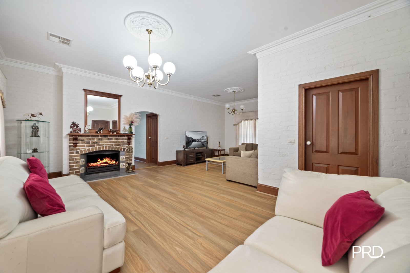 99 Sheredan Road CASTLEREAGH 13