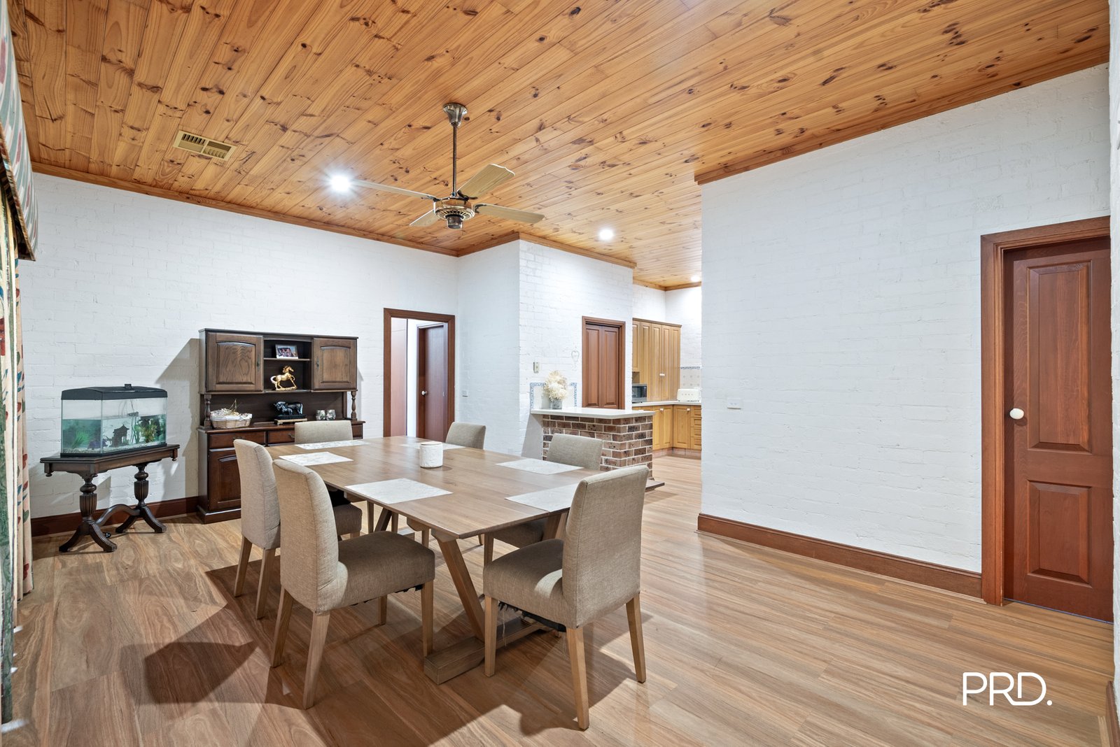 99 Sheredan Road CASTLEREAGH 16