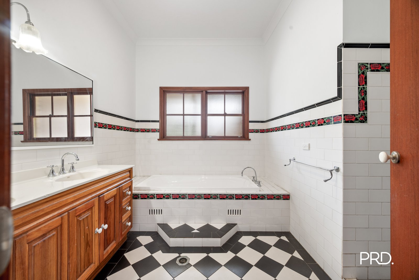 99 Sheredan Road CASTLEREAGH 24