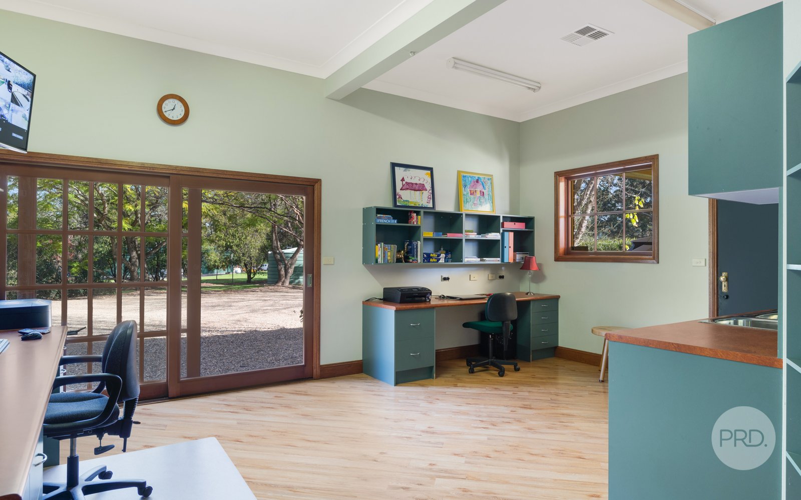 99 Sheredan Road CASTLEREAGH 8