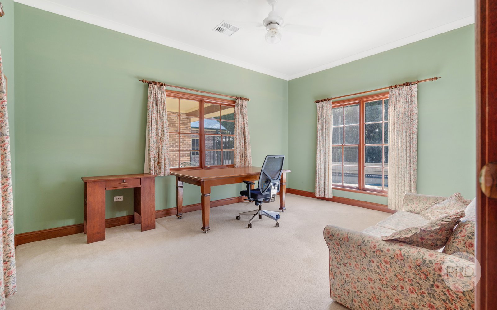 99 Sheredan Road CASTLEREAGH 10