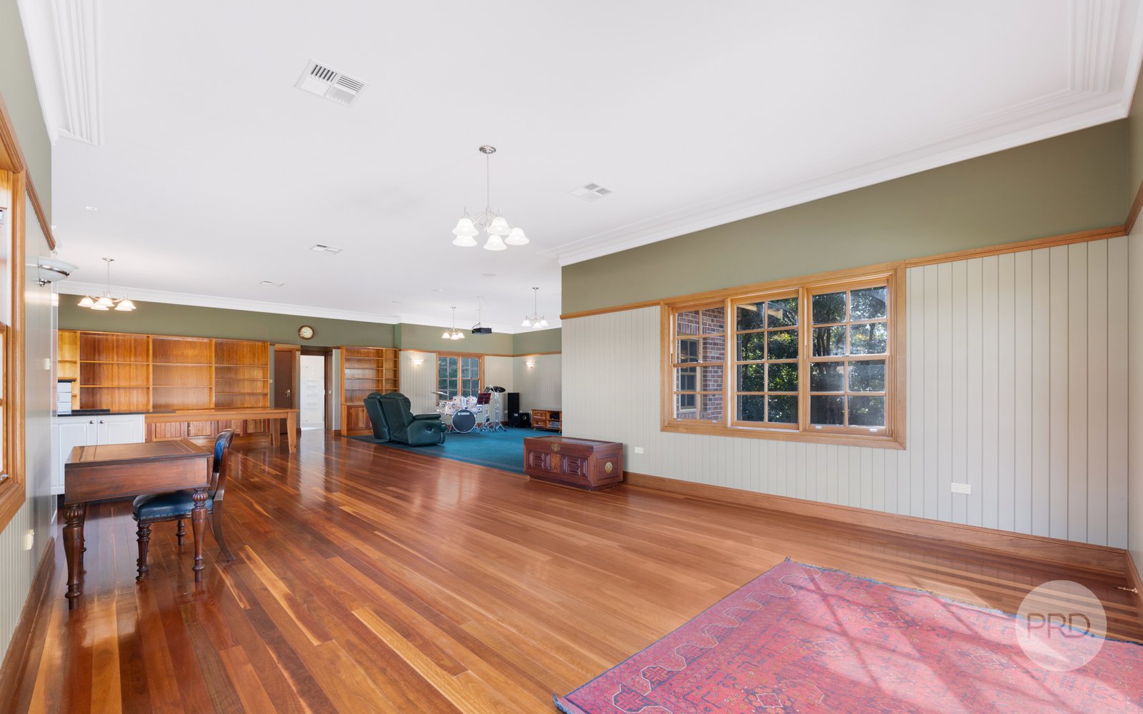 99 Sheredan Road CASTLEREAGH 19