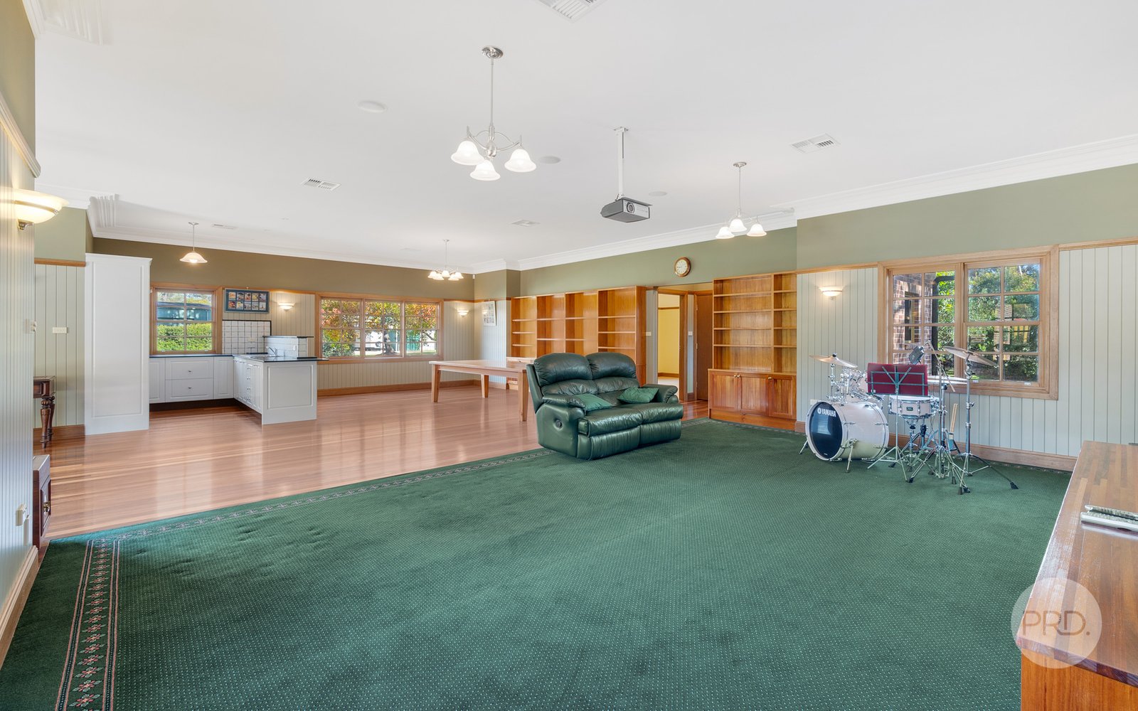 99 Sheredan Road CASTLEREAGH 20