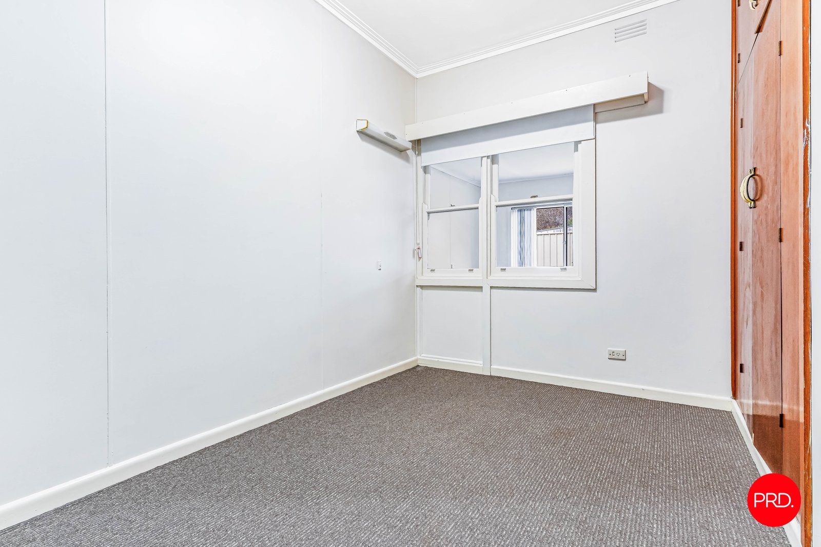 99 Sternberg St  KENNINGTON 9
