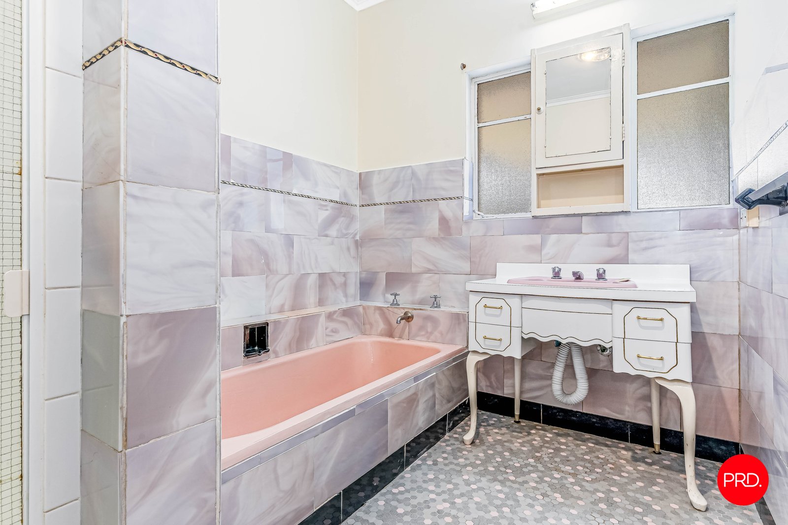 99 Sternberg St  KENNINGTON 10