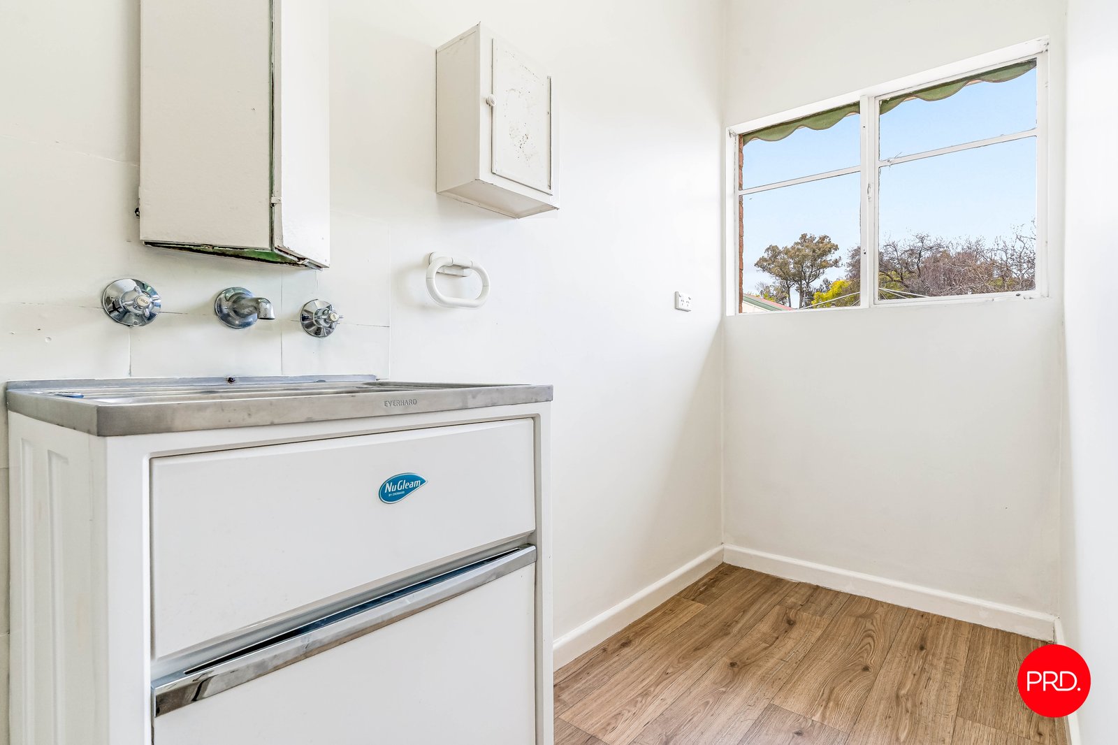 99 Sternberg St  KENNINGTON 11