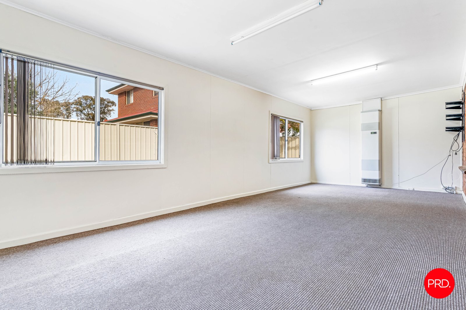99 Sternberg St  KENNINGTON 13