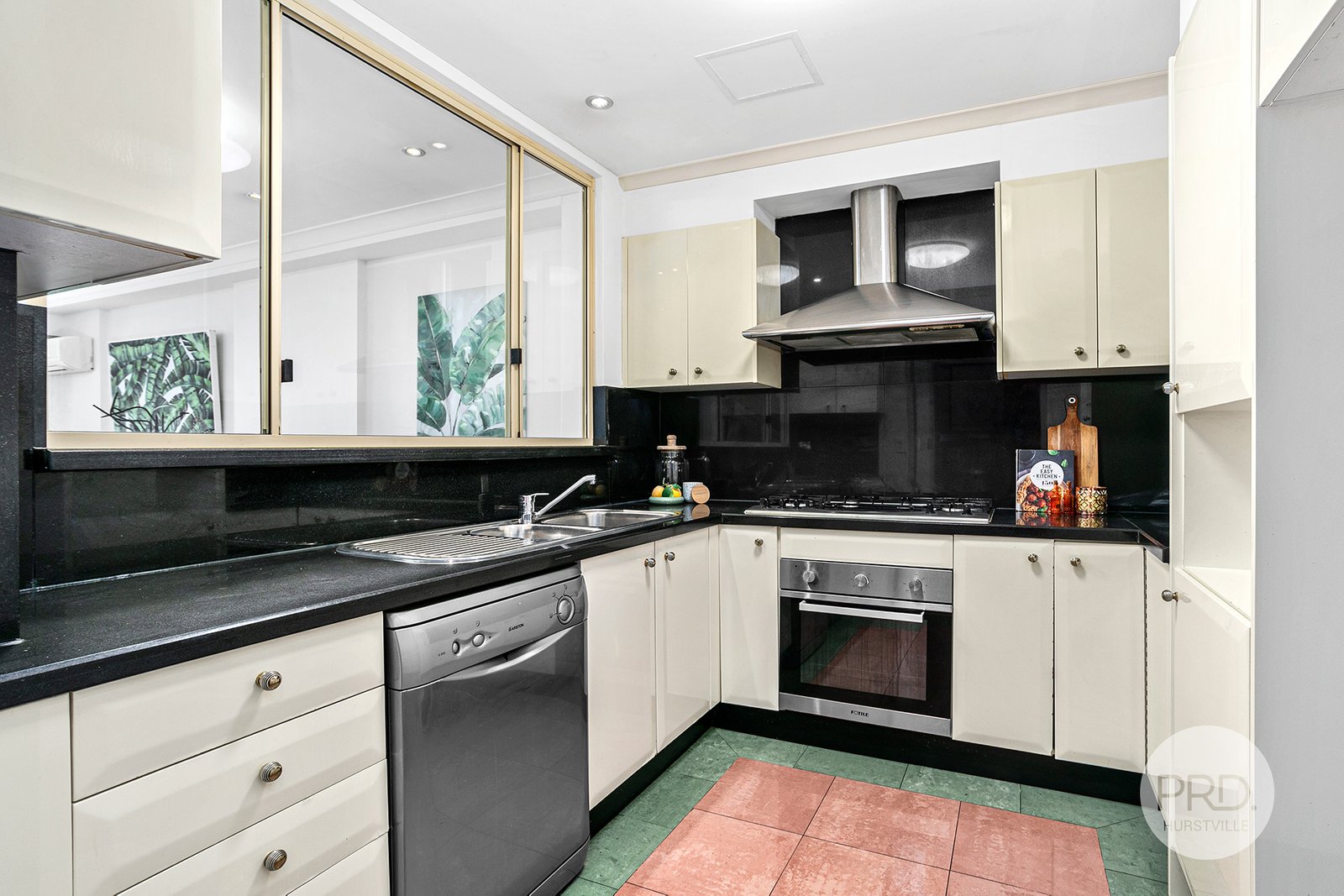 99/564 Railway Parade HURSTVILLE 3