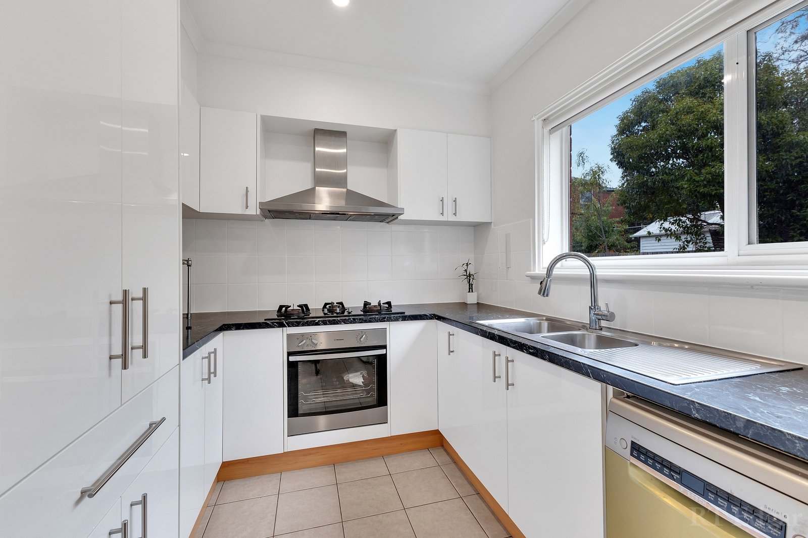 Real Estate and Property in 9/96 Severn Street, Box Hill North, VIC
