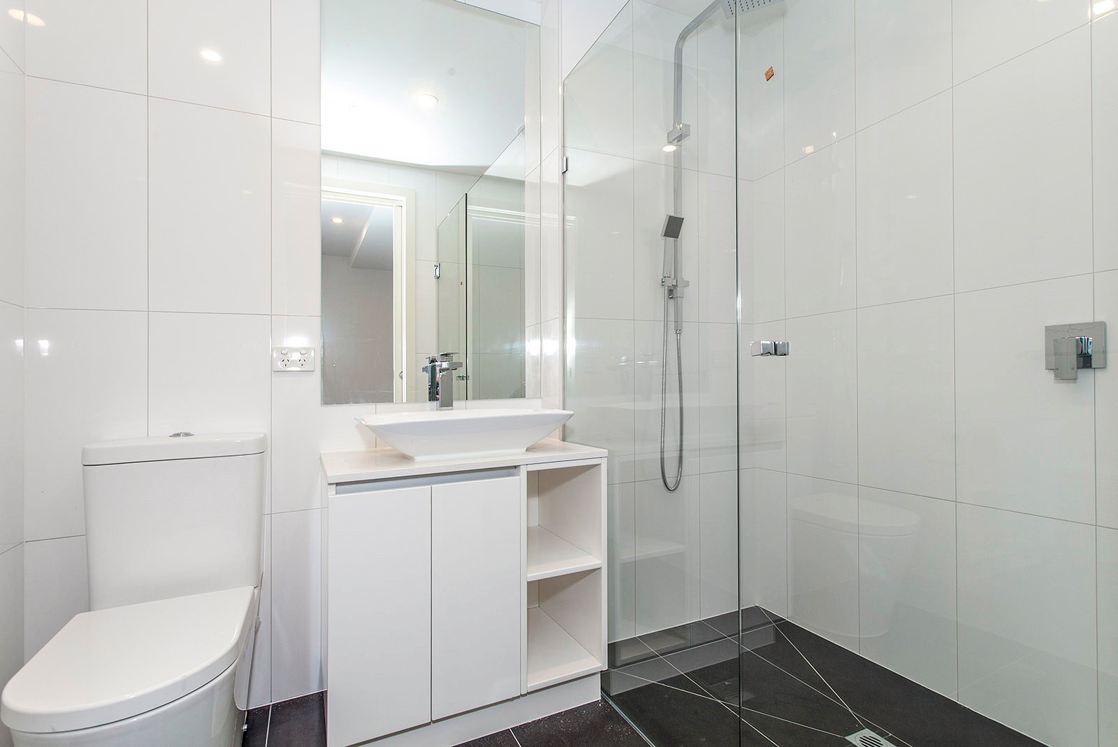 Real Estate and Property in 9/97 Whittens Lane , Doncaster, VIC