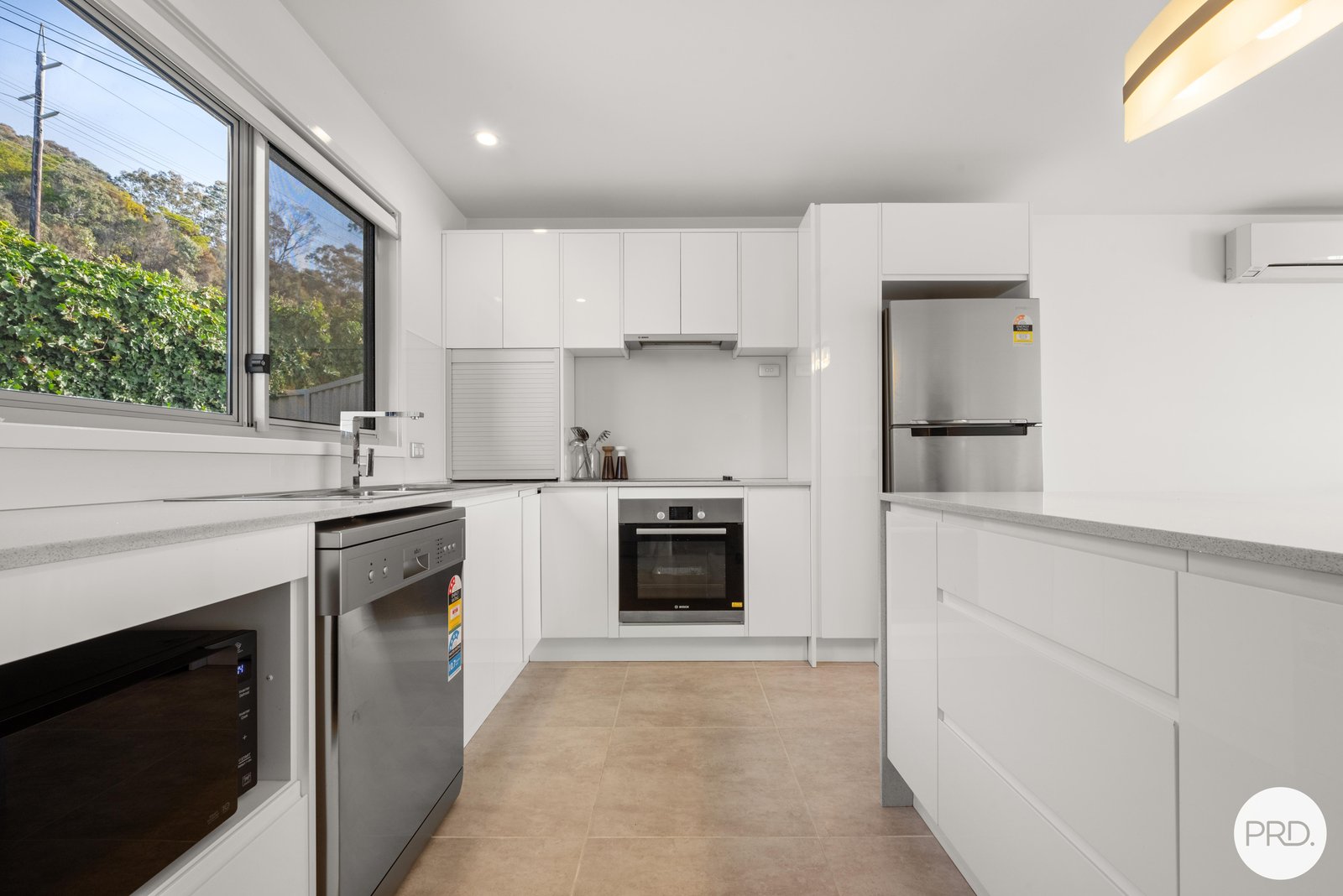 9A Barrow Place LYONS 18