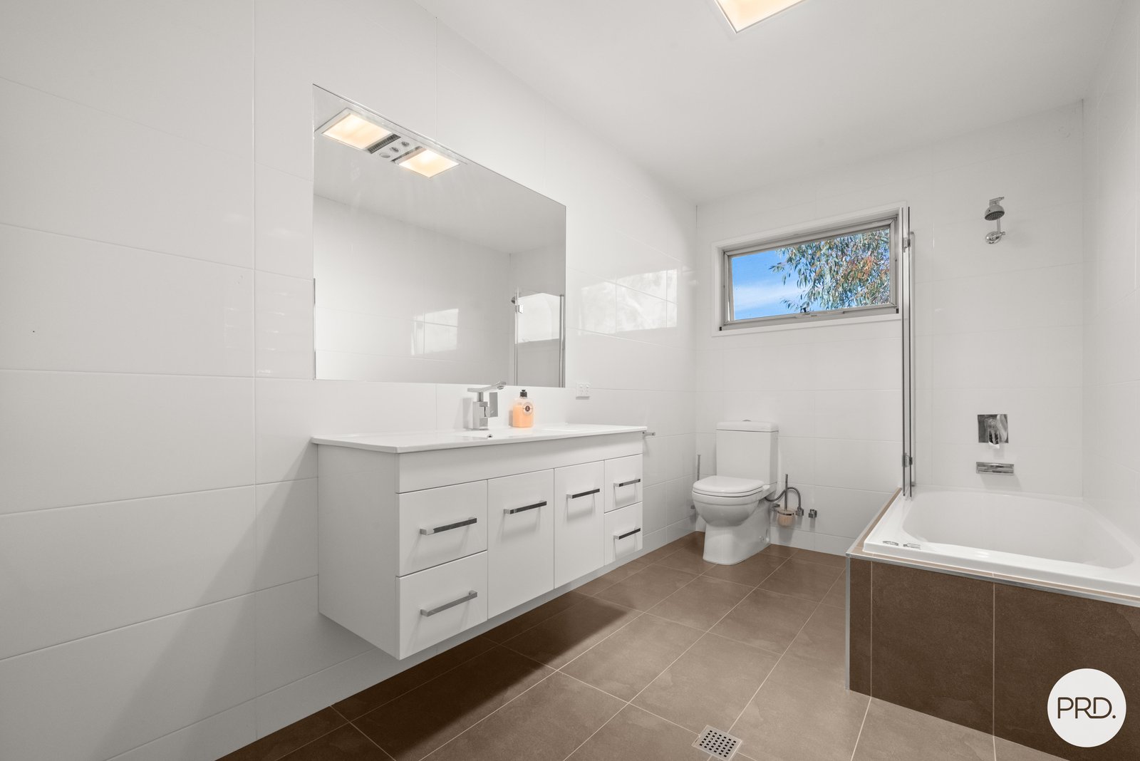 9A Barrow Place LYONS 16