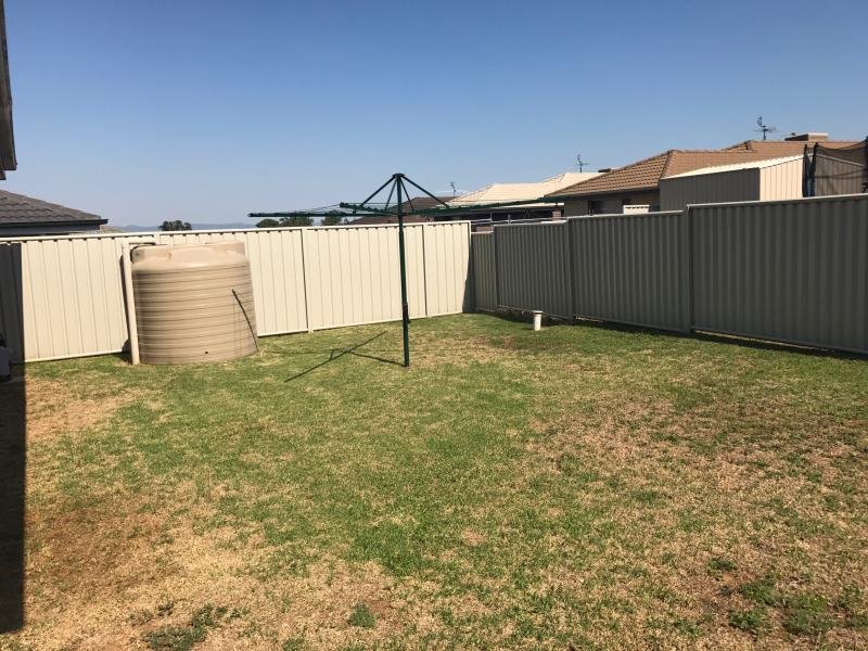 9a Brushbox Grove TAMWORTH 8