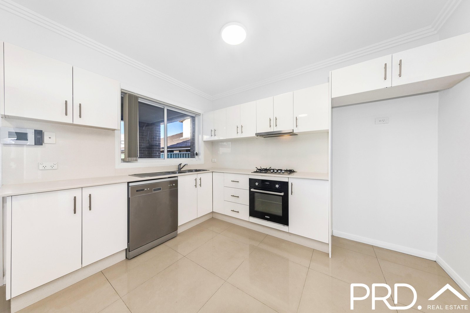 9A Matthews Avenue EAST HILLS 4