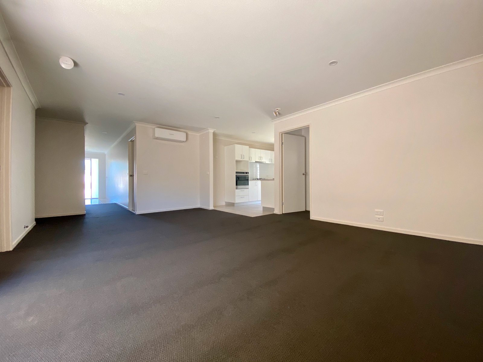9A Royce Crescent LAVINGTON 5