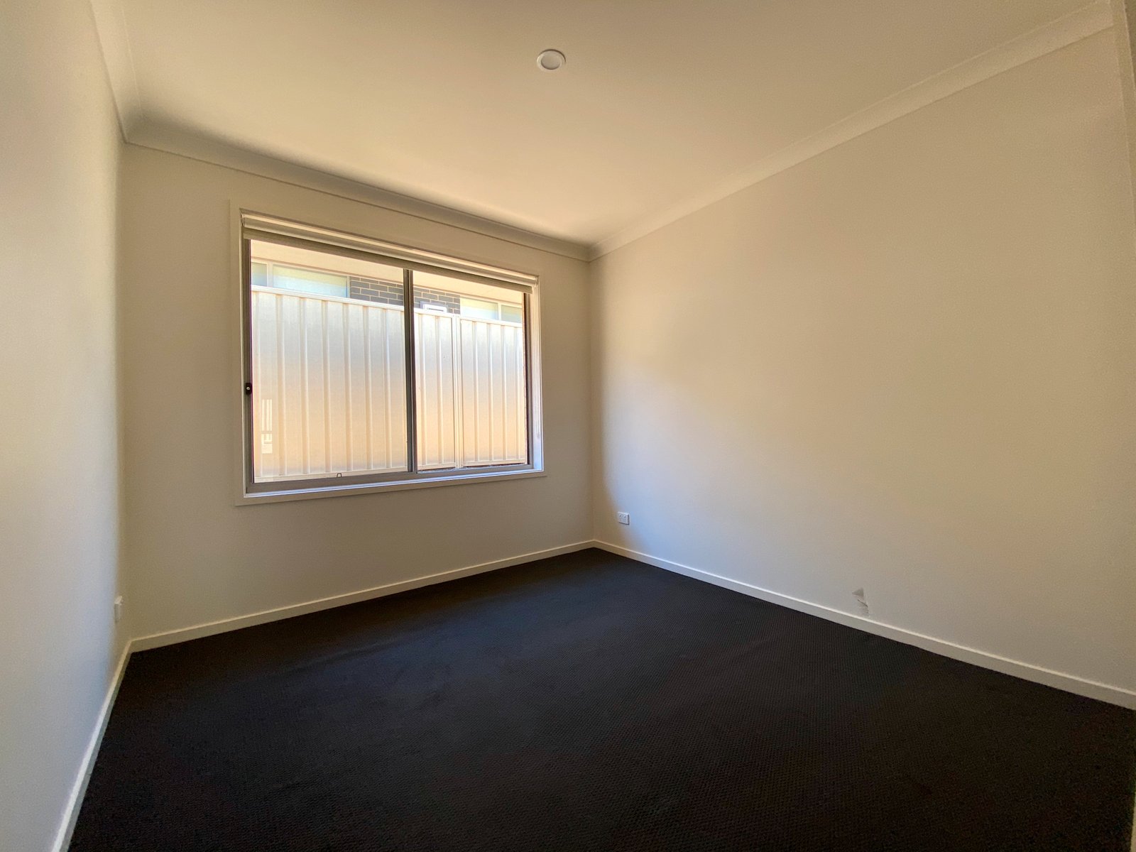 9A Royce Crescent LAVINGTON 9