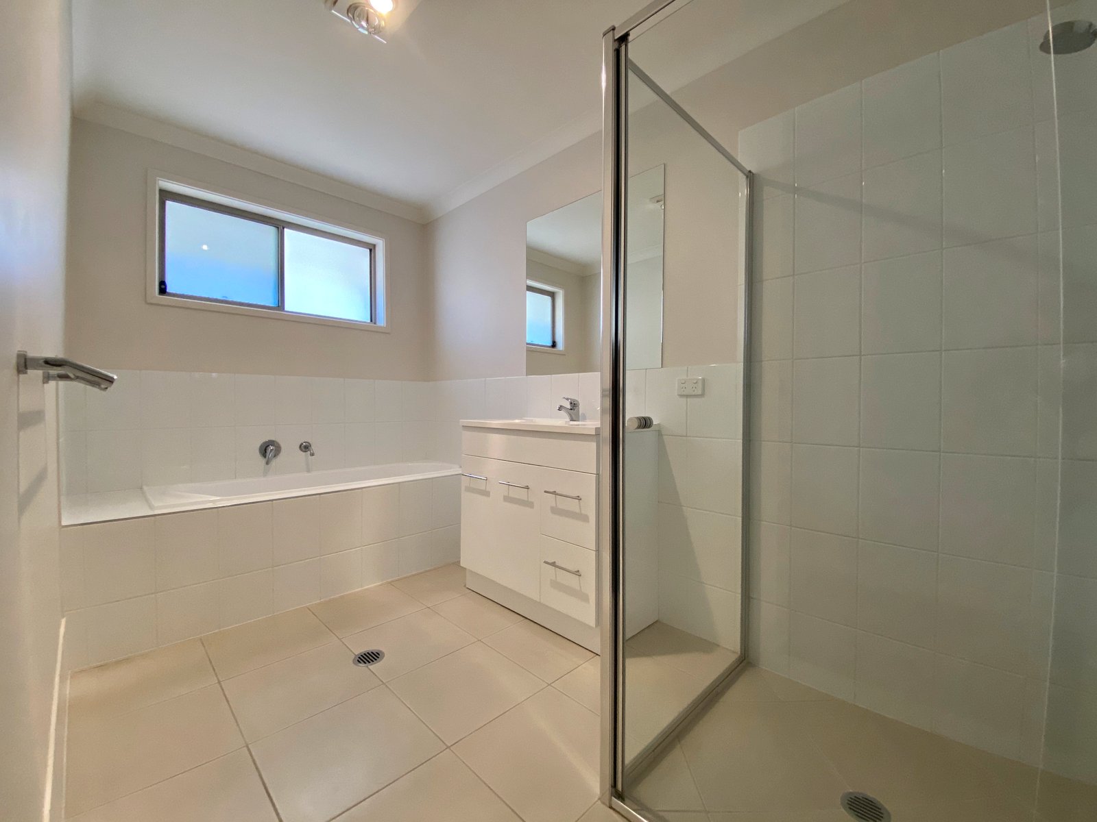 9A Royce Crescent LAVINGTON 10