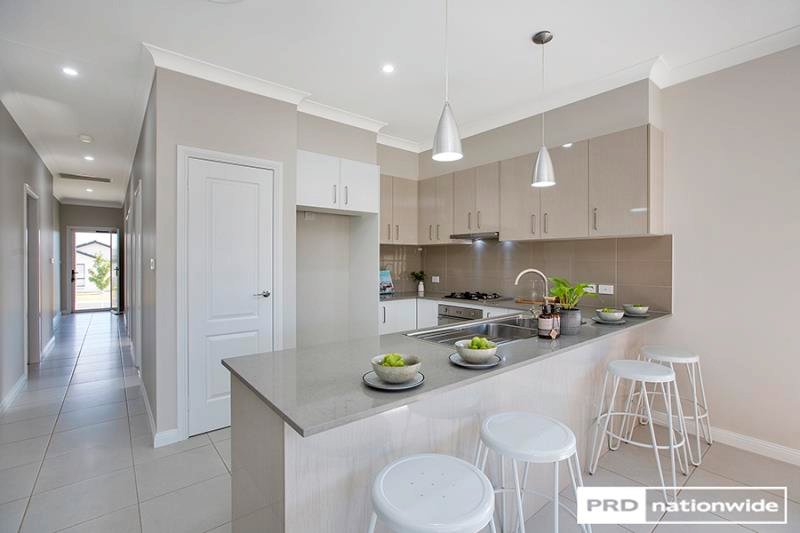 9A Warburton Drive TAMWORTH 2