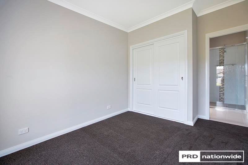 9A Warburton Drive TAMWORTH 8